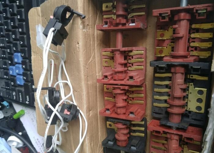 Red Copper Changeover Rotary Switch Flexible Select 25A 1 - 0 - 2 Easy Wiring