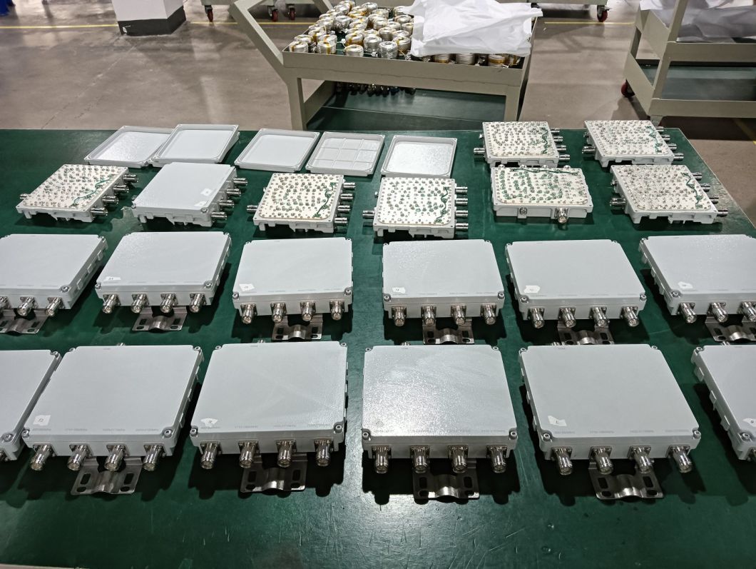 1710-2170MHz 2300-2690MHz 5-Way Multiplexer RF Quad-Band Combiner 4X1 Hybrid Combiner