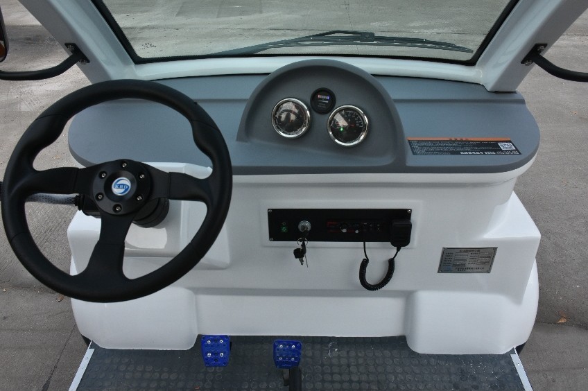 Small Street Legal Electric Security Patrol Vehicles 4 Passengers Four Wheeler