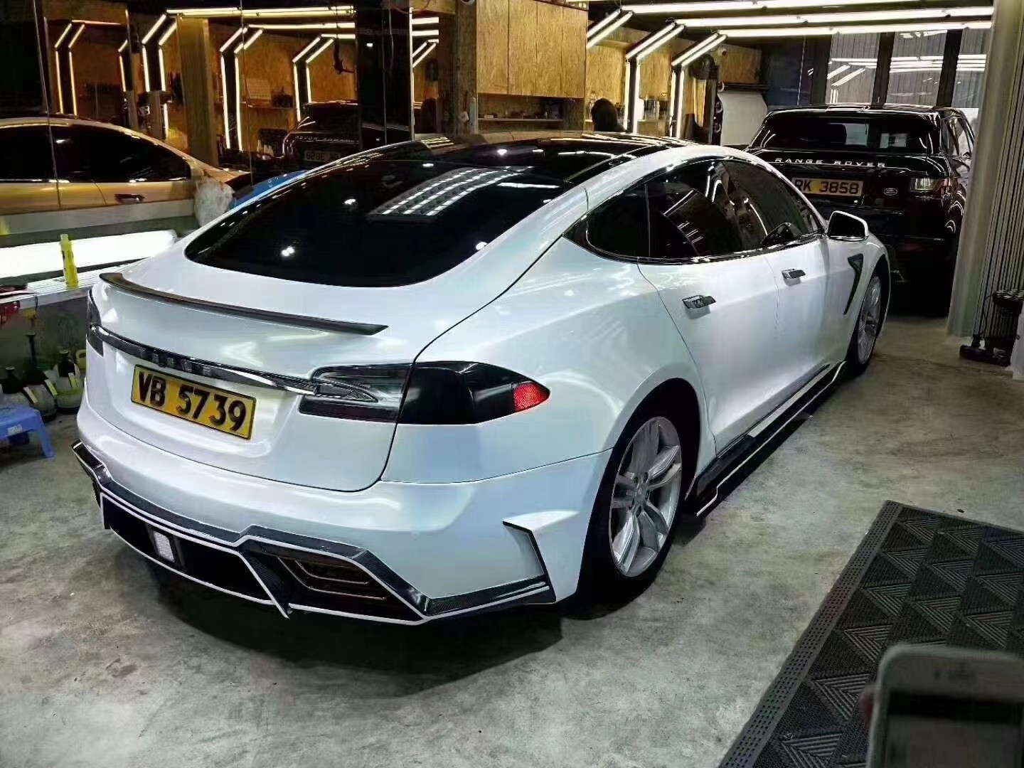 Selling Model S Body Kit Carbon Fiber Front and Rear Bumper Side Skirts Spoiler for Tesla Model S