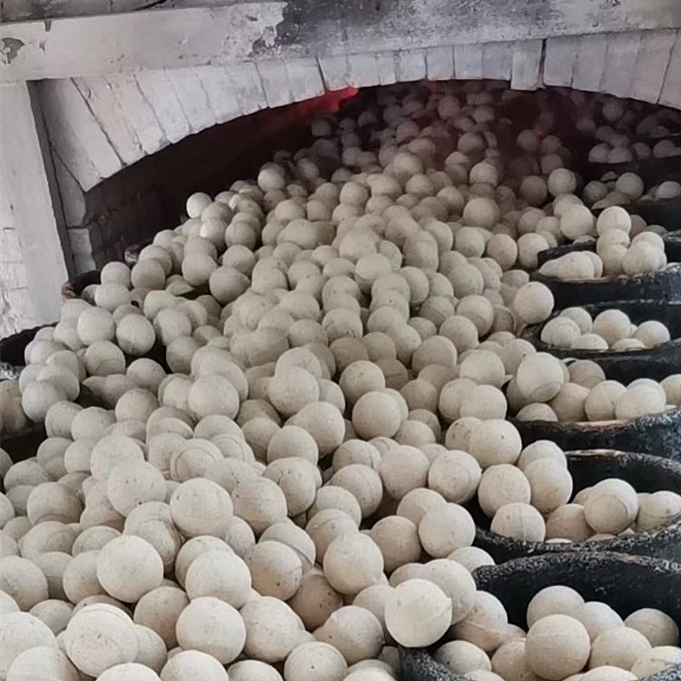 International Standard CrO Content % Hongtai Alumina Refractory Ball for Blast Furnace