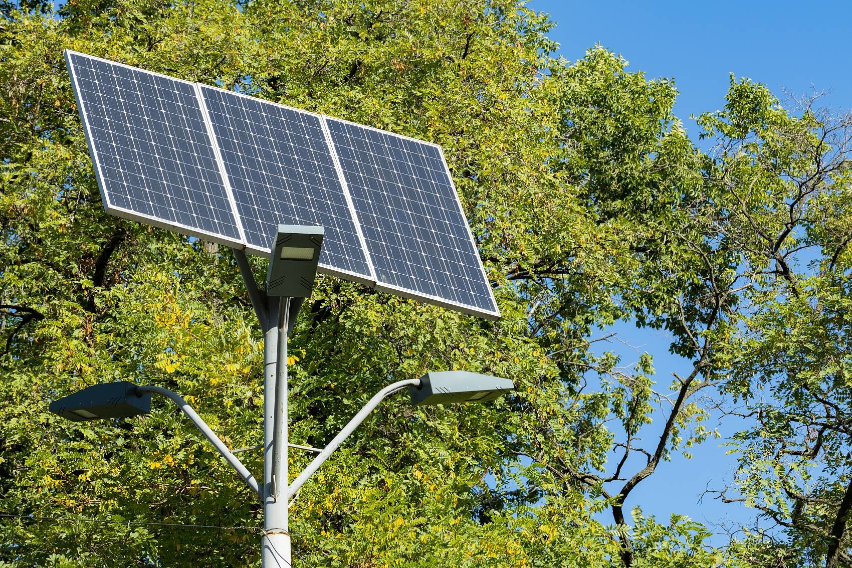 640Wh Solar Street Light Battery 12V 50Ah LiFePO4 Battery Integrated BMS And MPPT