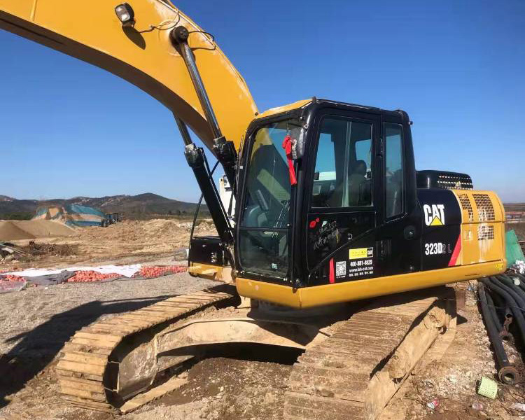 Upgrade Your Construction Digging with Cat 323D2 Excavator and Cat C7.1 ACERT Engine