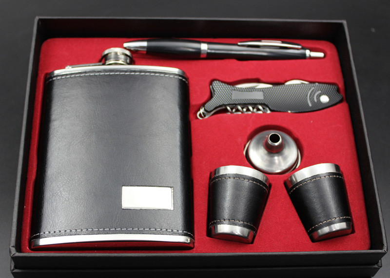 Lightweight 8oz Hip Flask Gift Box Set , Personalised Hip Flask With Cups