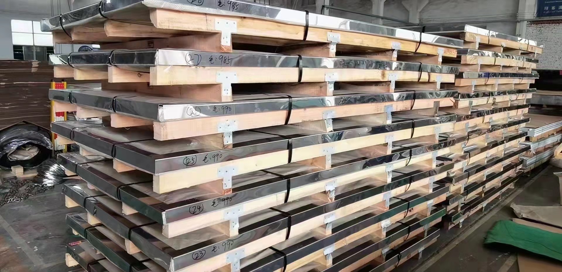 BA Finish Polishing Stainless Steel Sheet HL Tolerance ±0.1mm 0.3mm For Package