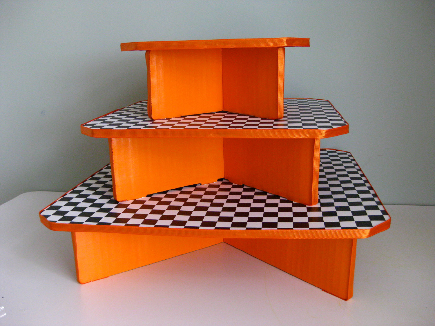 Fancy Corrugated Cardboard Cupcake Stand Plaid Pattern Solid Structure