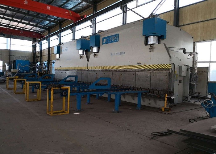 Heavy Duty Wind Energy Tower , Q420B Silver Wind Turbine Hydraulic Tower