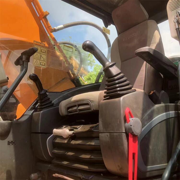 Crawler Chain Moving type 22 ton used hyundai r220 excavator in Shanghai Original