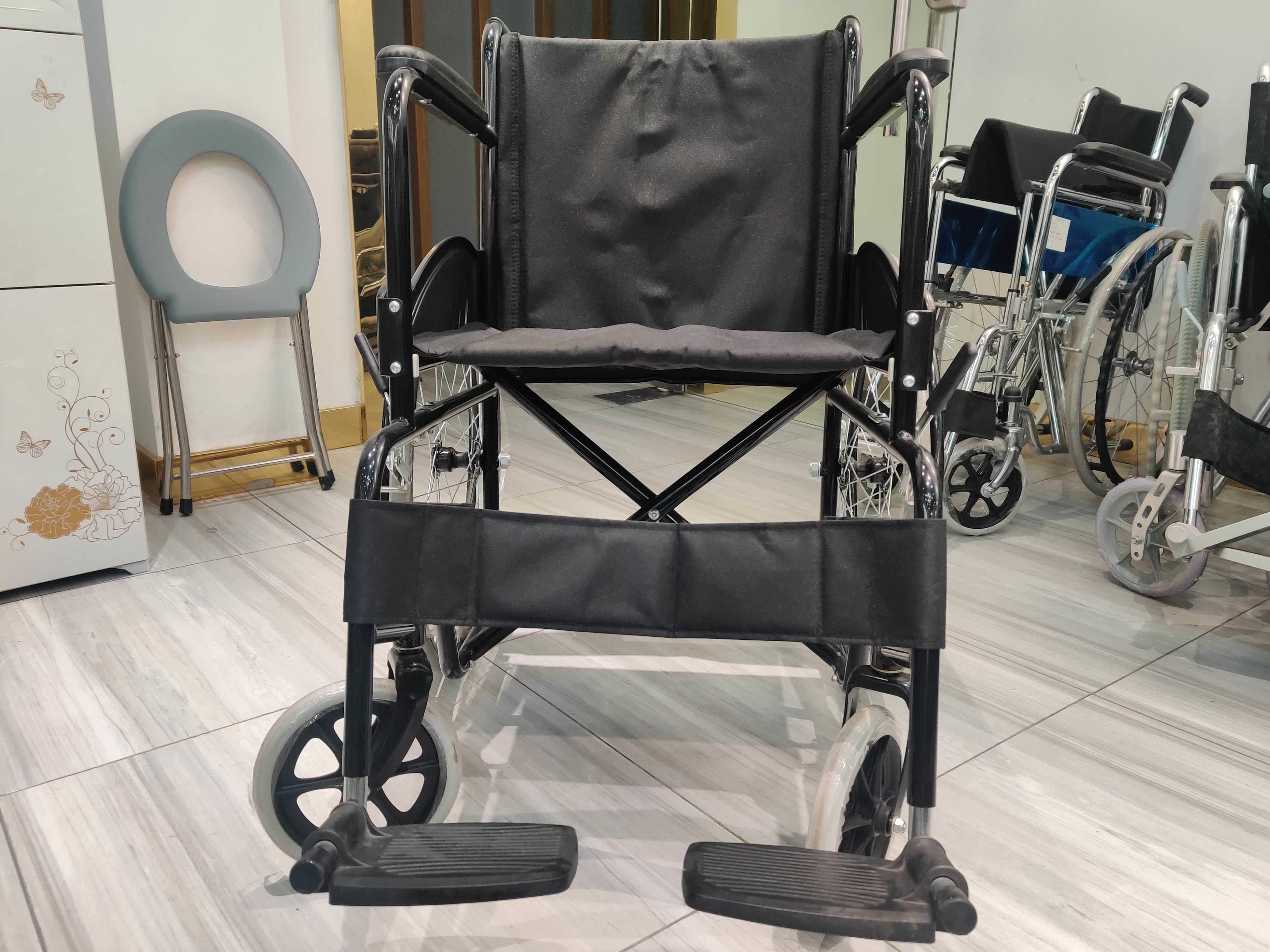 Fixed Armrest Folding Steel Wheelchair Weight Limit 100kgs