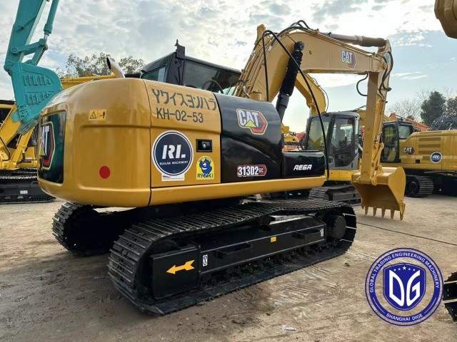 313D2GC Used caterpillar 13 ton excavator with Compact design for tight spaces