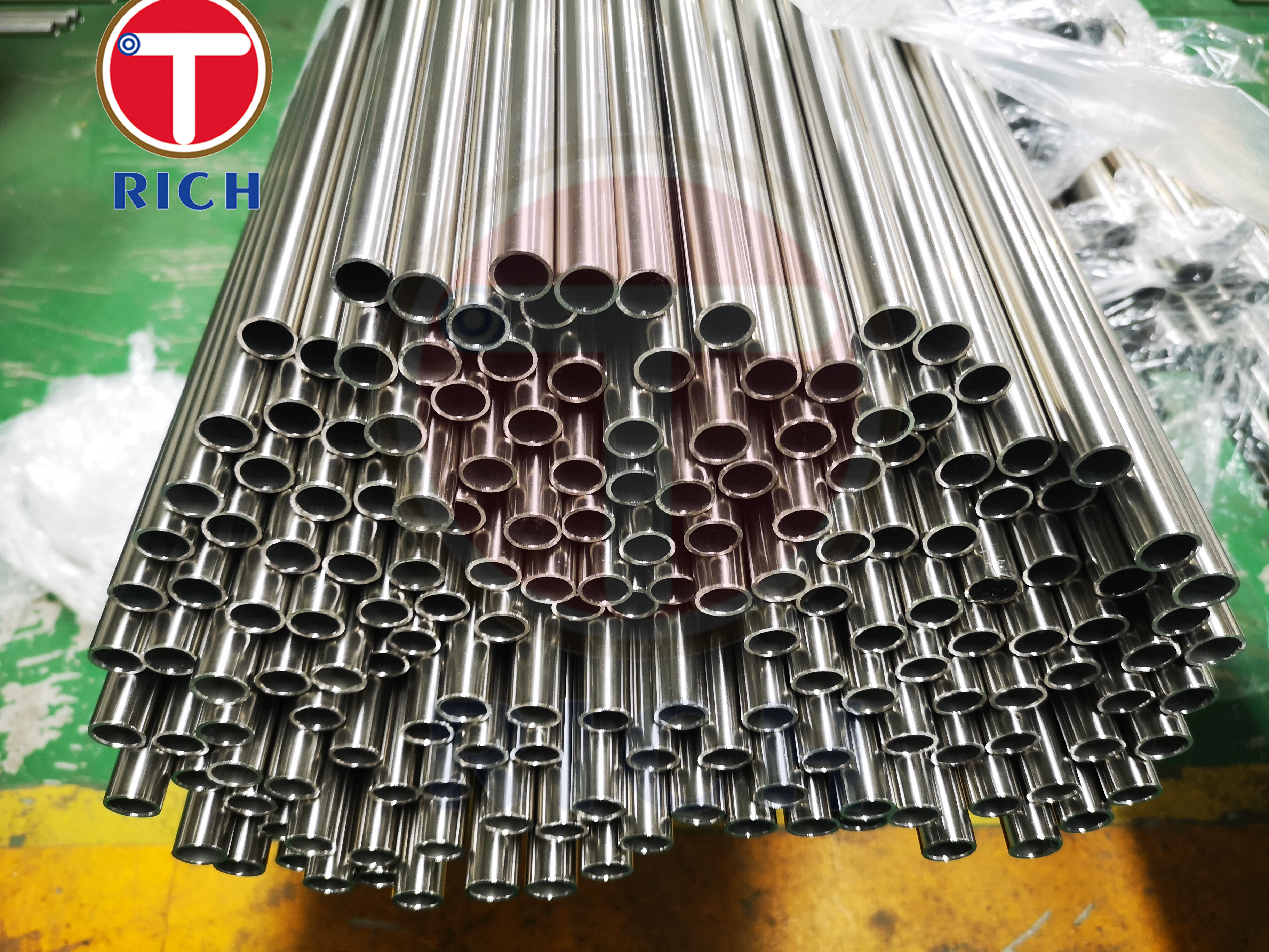 316L Seamless Small Diameter Steel Tubing Oiled Surface
