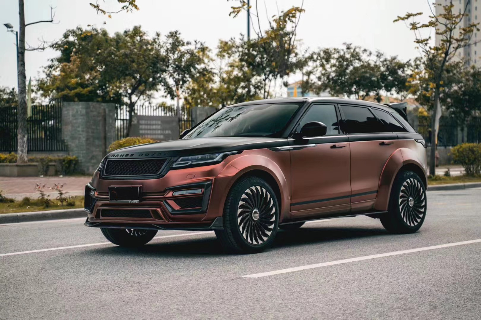 For Land Rover Velar Carbon Fiber Body Kit Velar Upgrades LM-style Front and Rear Bumper Spoiler Widebody Kit