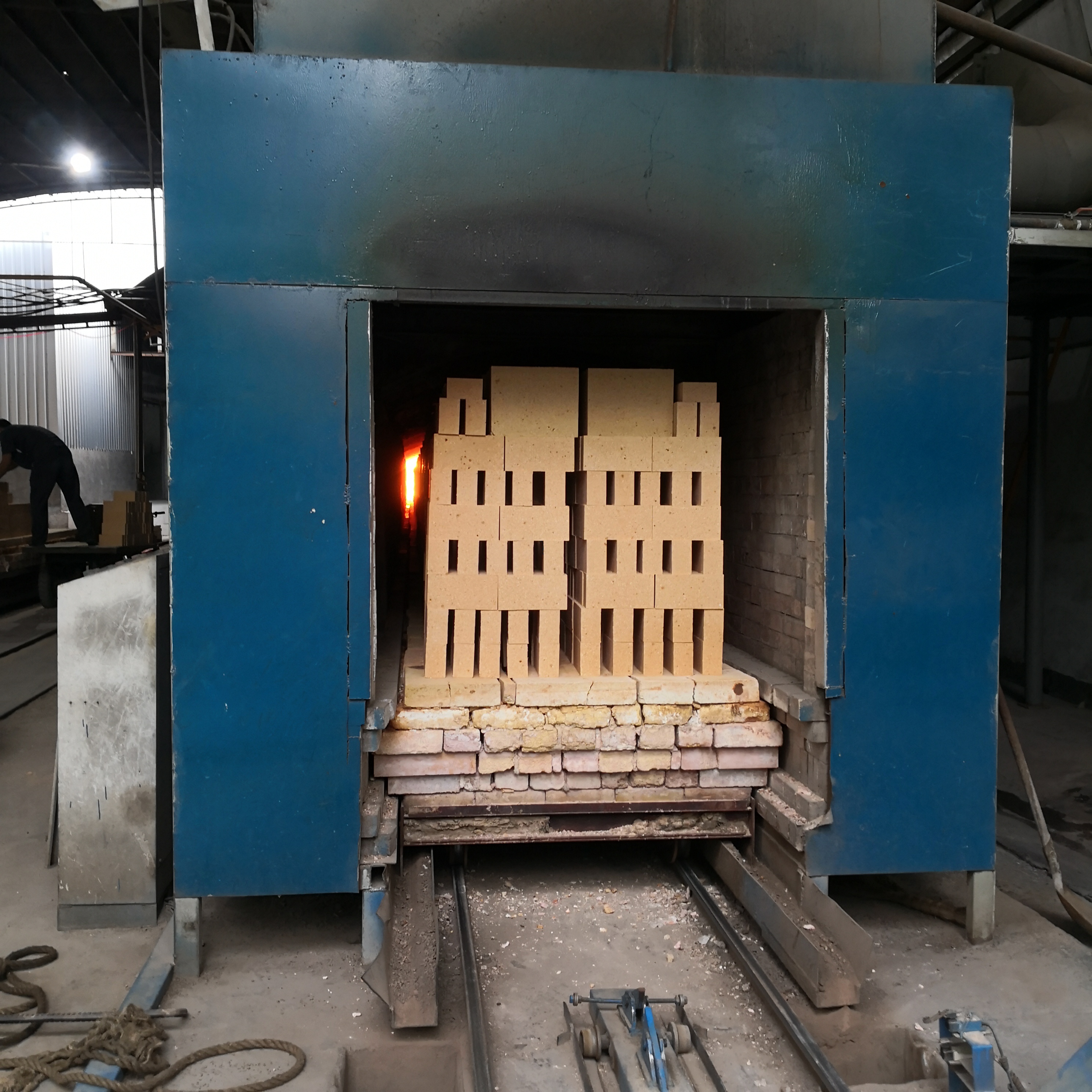 Silicon Carbide SiC High Alumina Firebrick Heat Brick with Cold Crush Strength 22-32