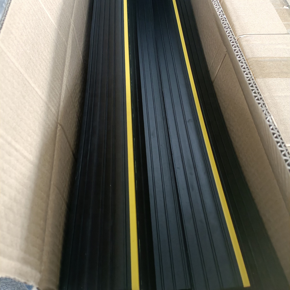 Professional Cutting Garage Door Threshold Ramp Rubber Bottom Weather Seal Strip