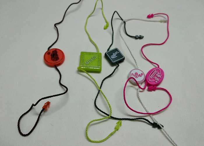 Custom Plastic Hang Tags Brand Name Swing Tags For Clothes Double Ends String