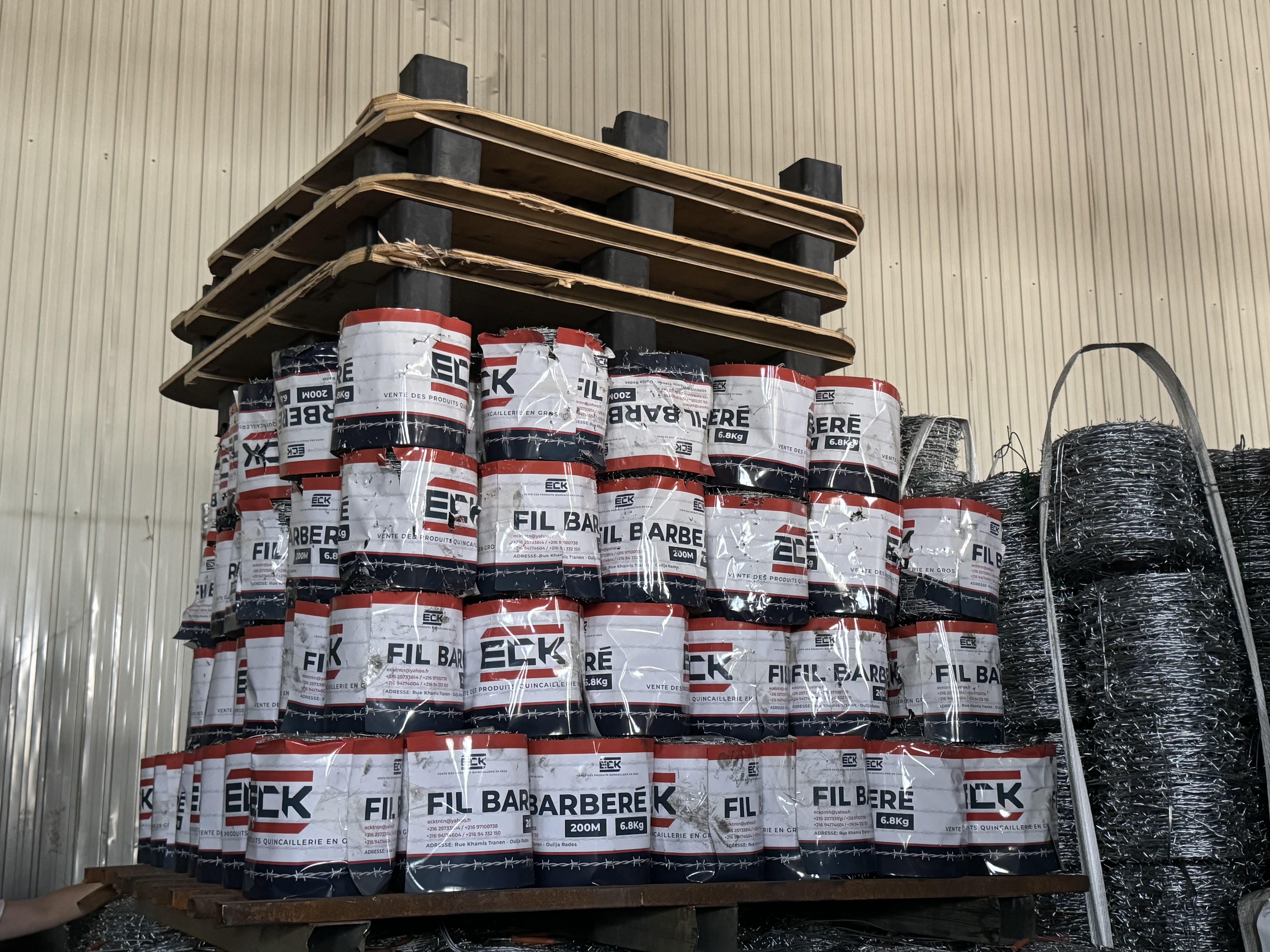 Hot Dipped Galvanized Security Barbed Wire Thorn Rope Farm Breeding