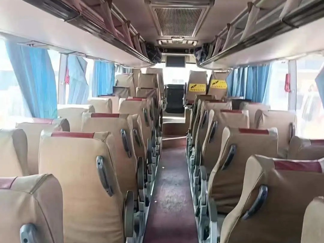 Used Tour Bus Weichai Engine Airbag Suspension 54 Seats Air Conditioner Single Door Kinglong XMQ6119
