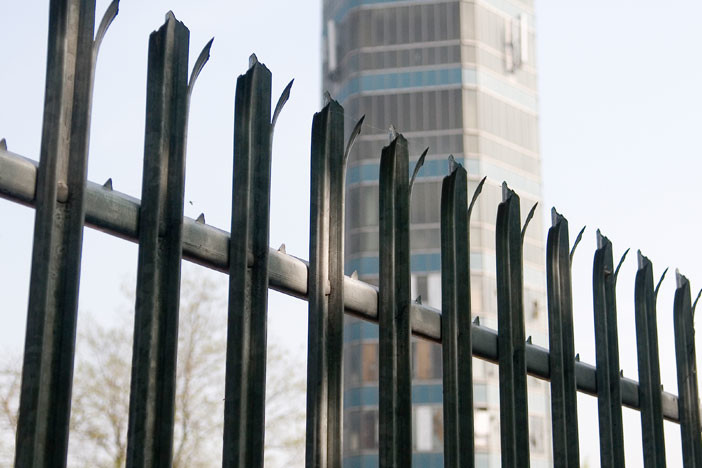 ISO9001 Steel Palisade Fencing , Splayed Top 8 Ft High Privacy Fence