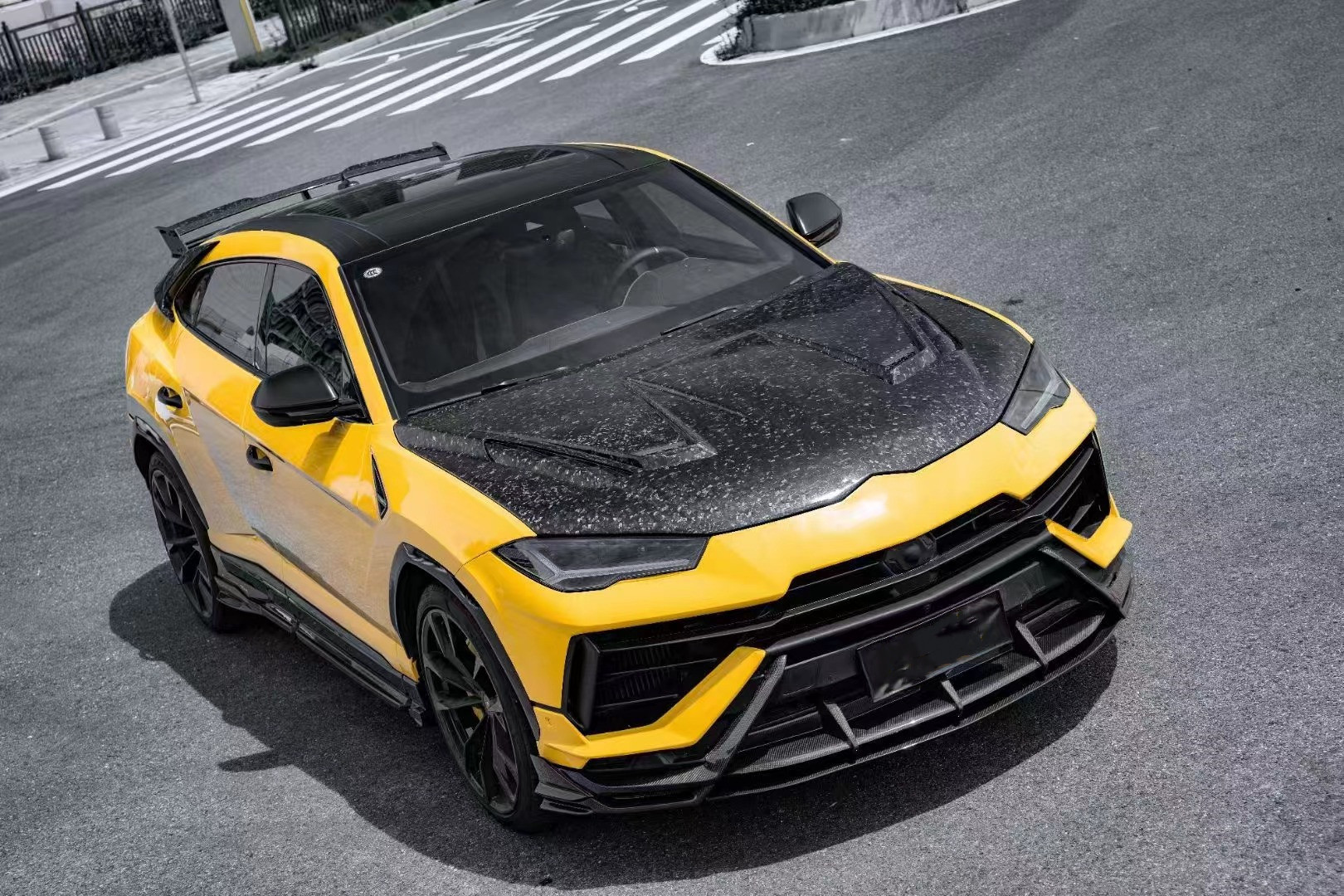 URUS Lamborghini Body Kit 2018-2019 Carbon Fiber Front Lip Diffuser Urus Wide Body Kit
