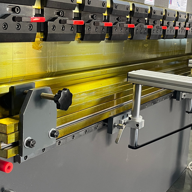 CNC Hydraulic Bending Machine With DELEM D66T Controller And Max. Bending Length 2000mm