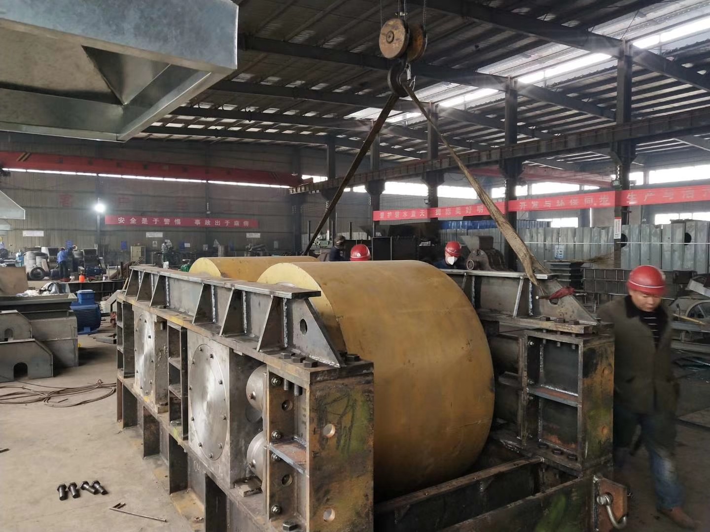 Limestone Sand Making Double Roller Crusher Machine