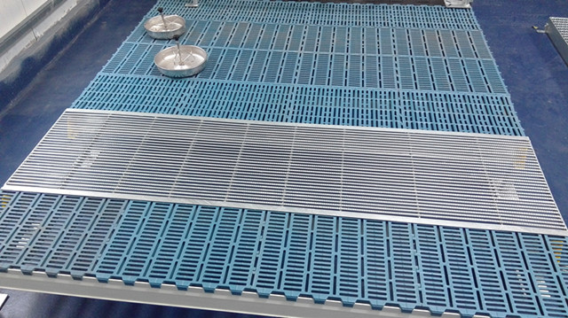Hot Dip Galvanized Pig Mesh Flooring / Pig Barn Flooring OEM / ODM Available