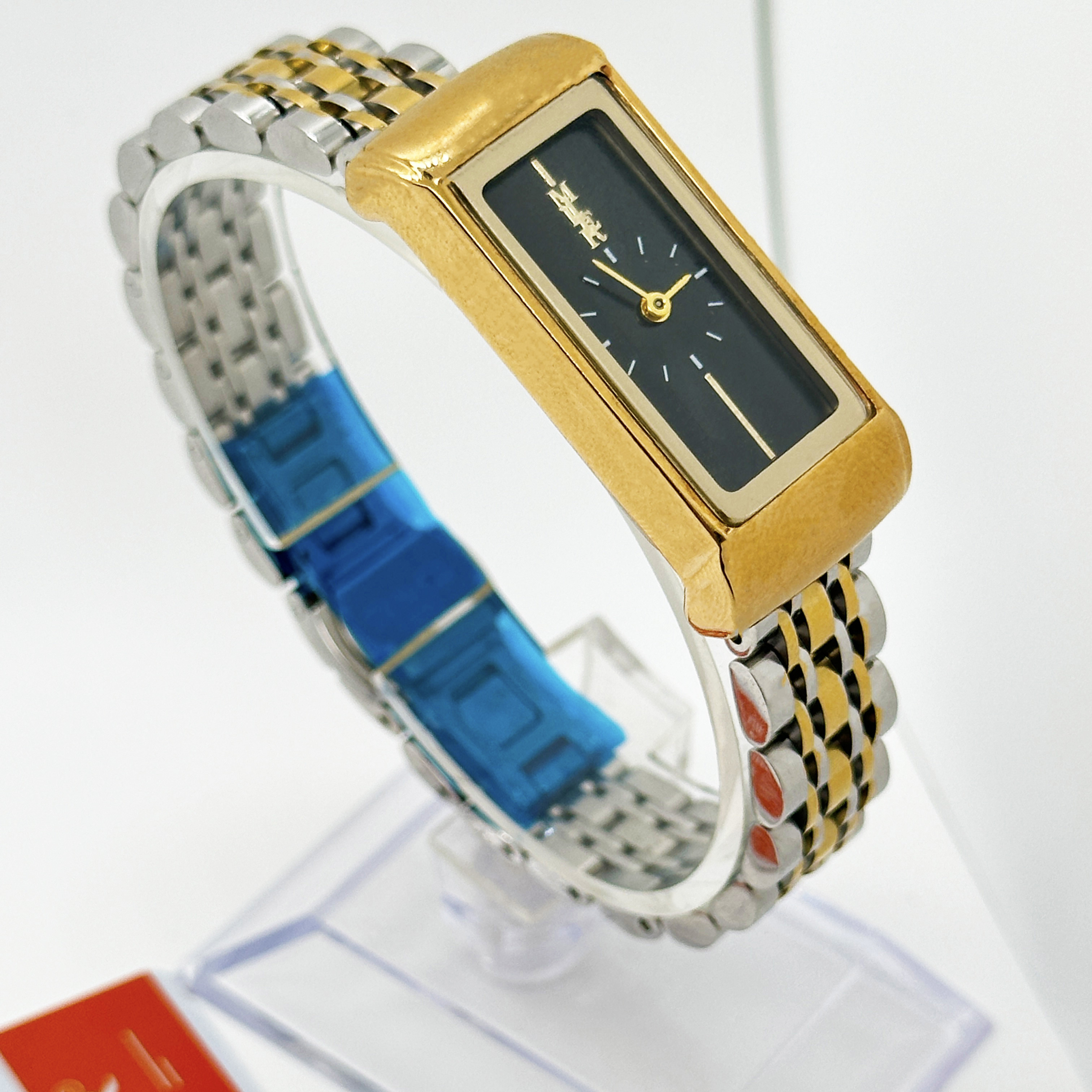 Black Dial Luxury Ladies Stylish Wrist Watch With Stainless Steel Strap