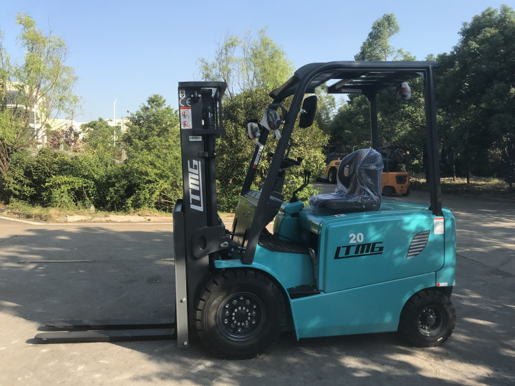 Ltmg 4 Wheel Electric Forklift Truck Low Running Cost With LED Lamp And 450ah Battery