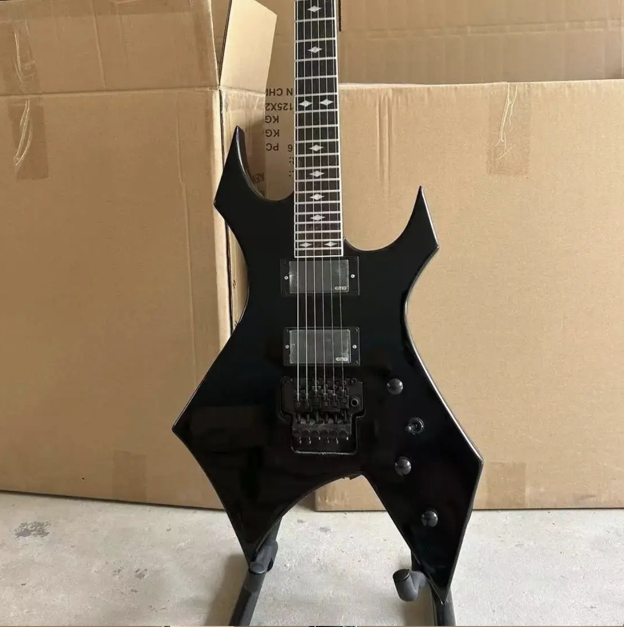 Custom .C.Rich "Warlock" Electric Guitar with Floyd Rose Vibrato Bridge Lock String Nut Active Pickup