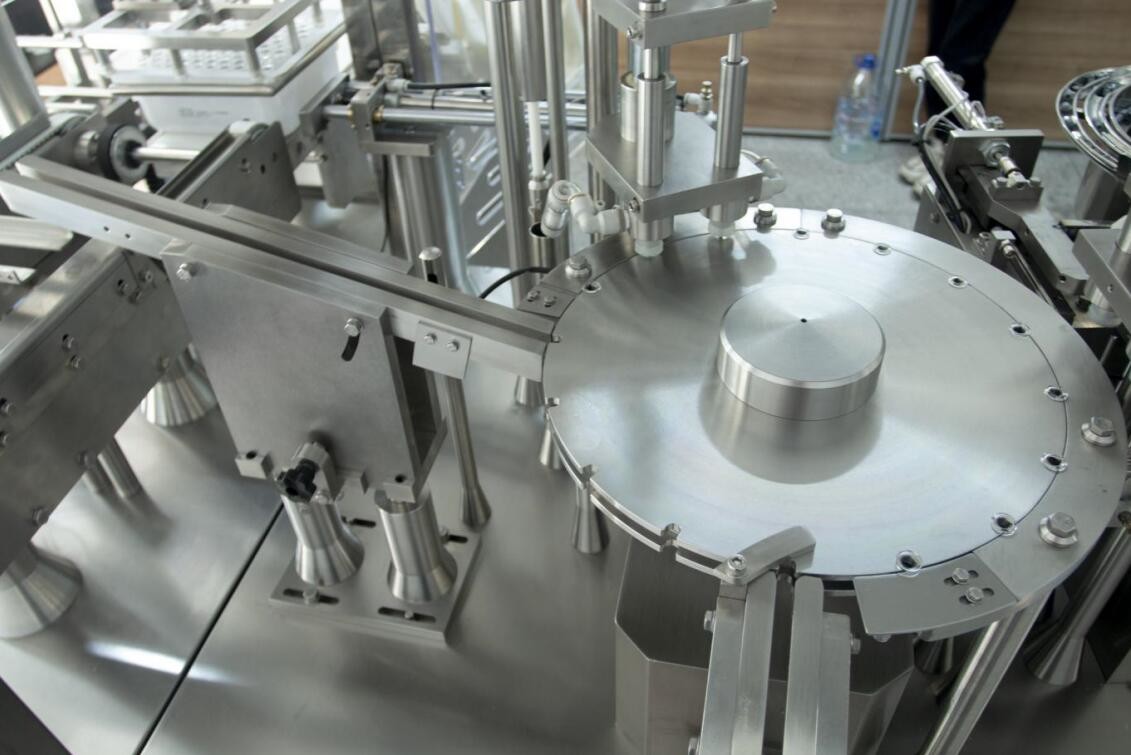 Automatic Prefilled Syringe Filling and Plugging Machine 1088*858*1800mm