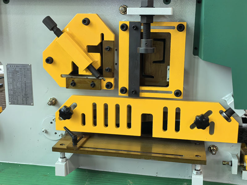 Multifunctional Q35Y-20 Ironworker Machine Hydraulic Punching Shearing Notching Bending Machine
