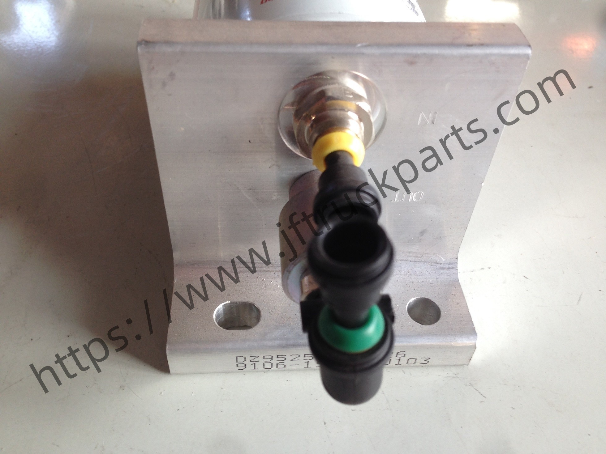 Shacman X3000 truck Fuel-water separator DZ95259540126