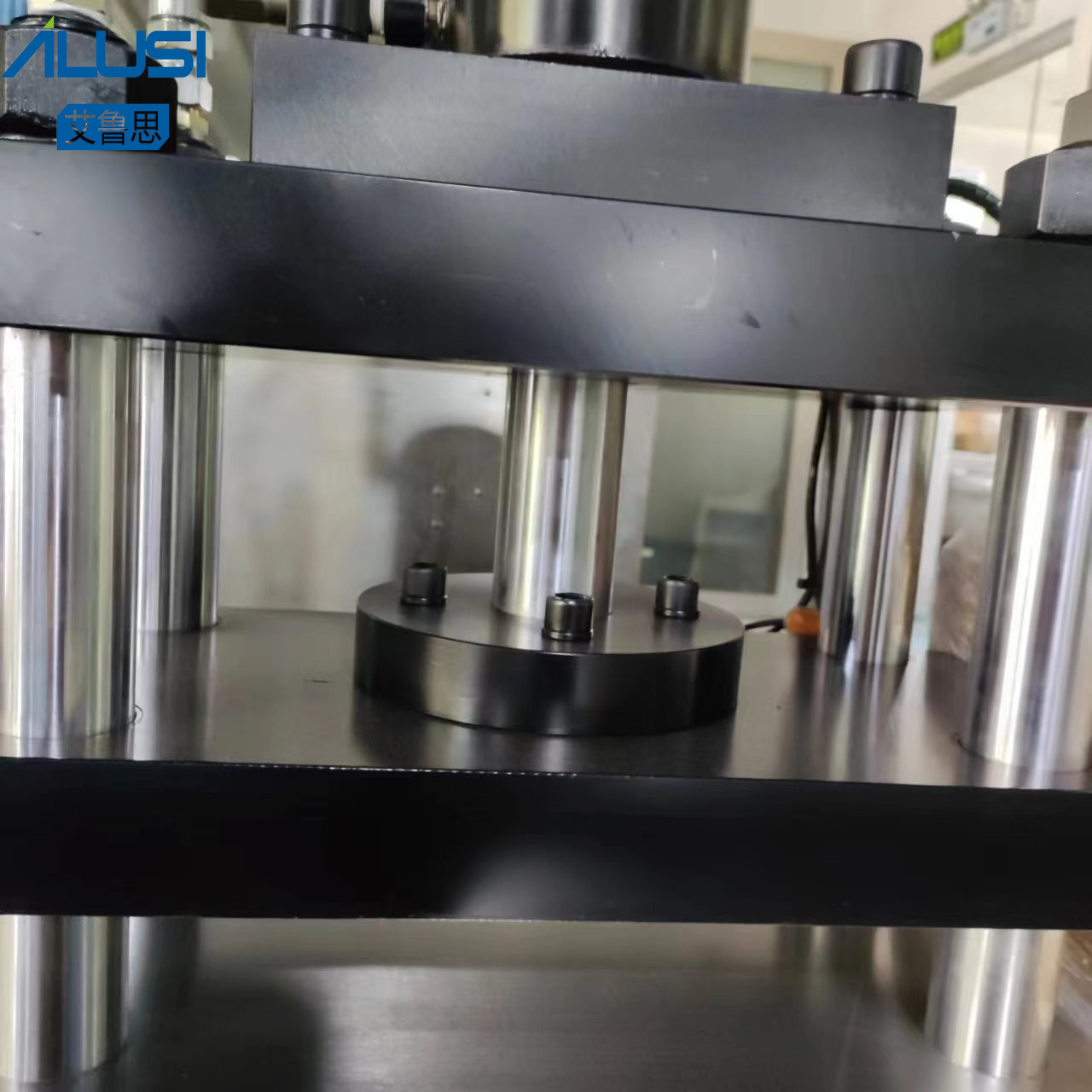 2.3KW Powder Cake Eye Shadow Press Equipment Semi Automatic Desktop Cosmetic Powder Press Machine