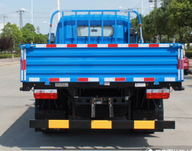 Dongfeng 4x2 Mini Trucks Dumper Cargo Truck for Advanced Performance