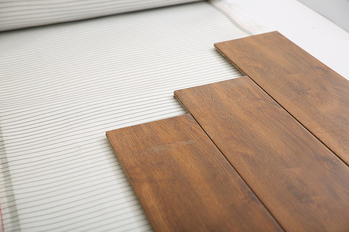 Low Energy Consumption Infrared Floor Heating Film 220W For House Floor Ceiling