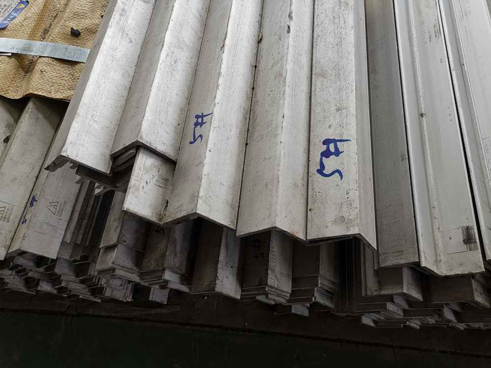 Sus304 Stainless Steel Angle Bar 30*30*3 To 200*200*12mm 6M Length