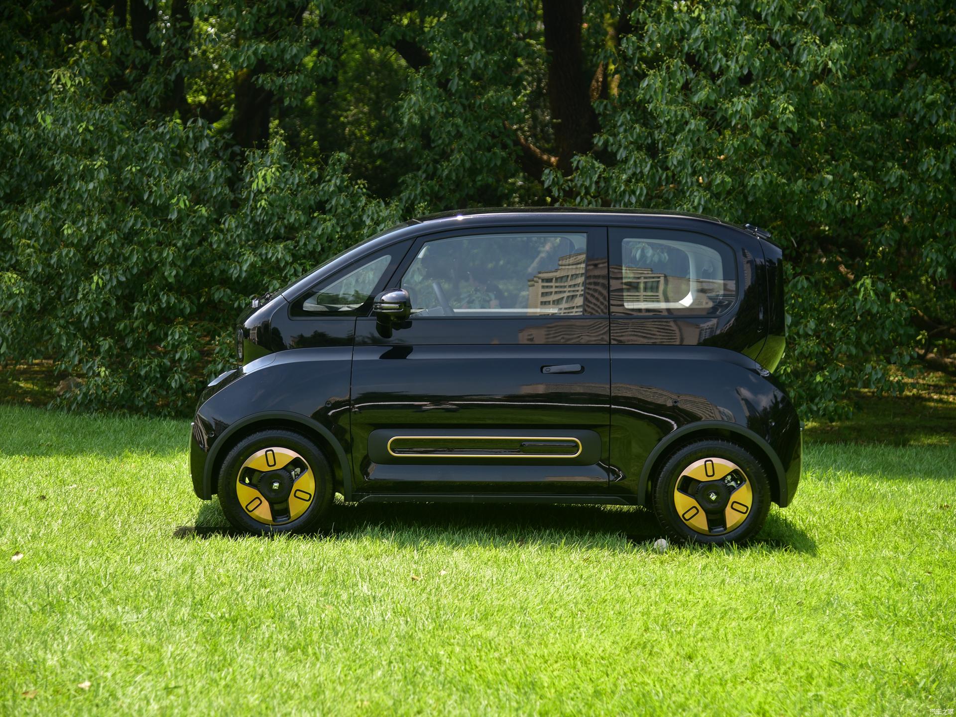 Lithium Battery Powered 2023 Baojun Adult Mini Electric Car Convenient And Rechargeable Mini Four Wheel Two Door Vehicle
