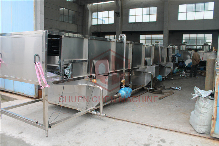 Auto Food Industry Popular Plastic Bottling Equipment With Sterilizing System