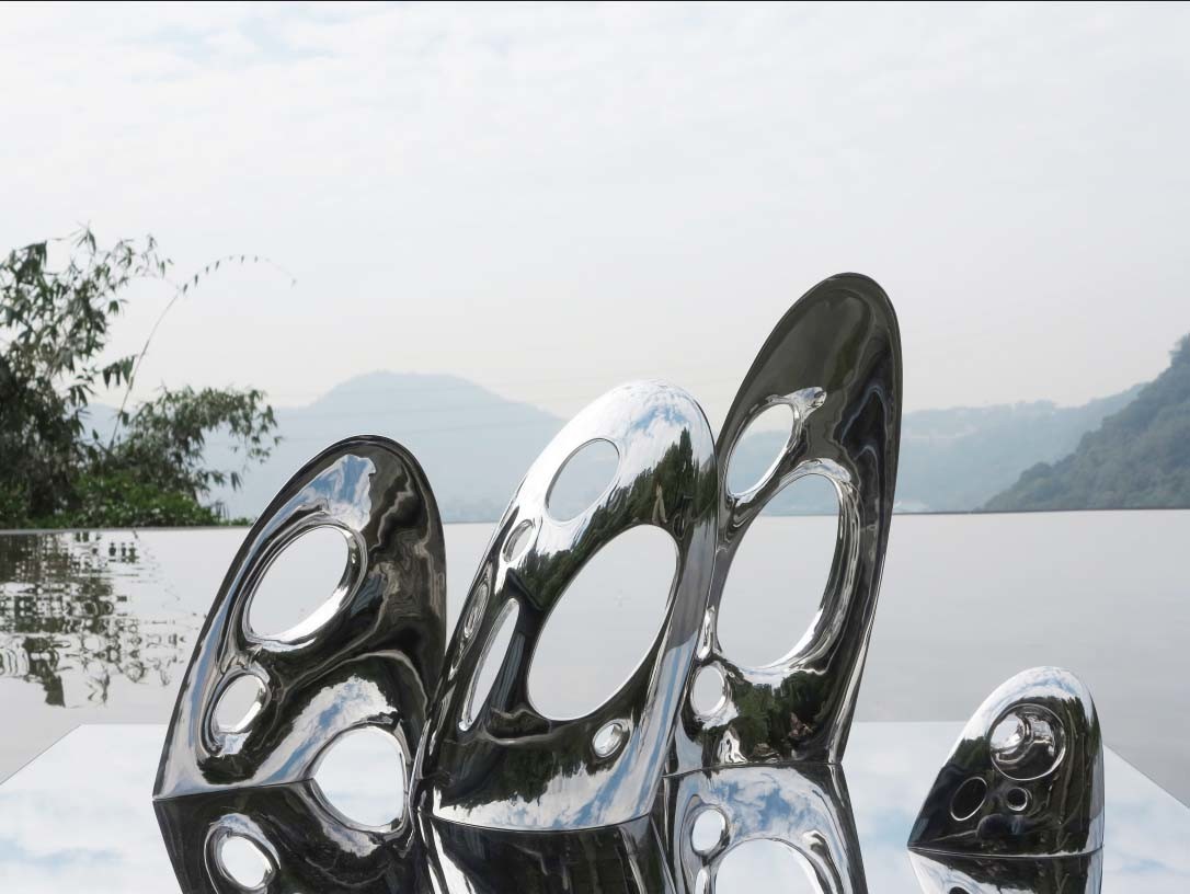 Modern Decorative Garden Sculptures Mirror Polished Surface High Durability