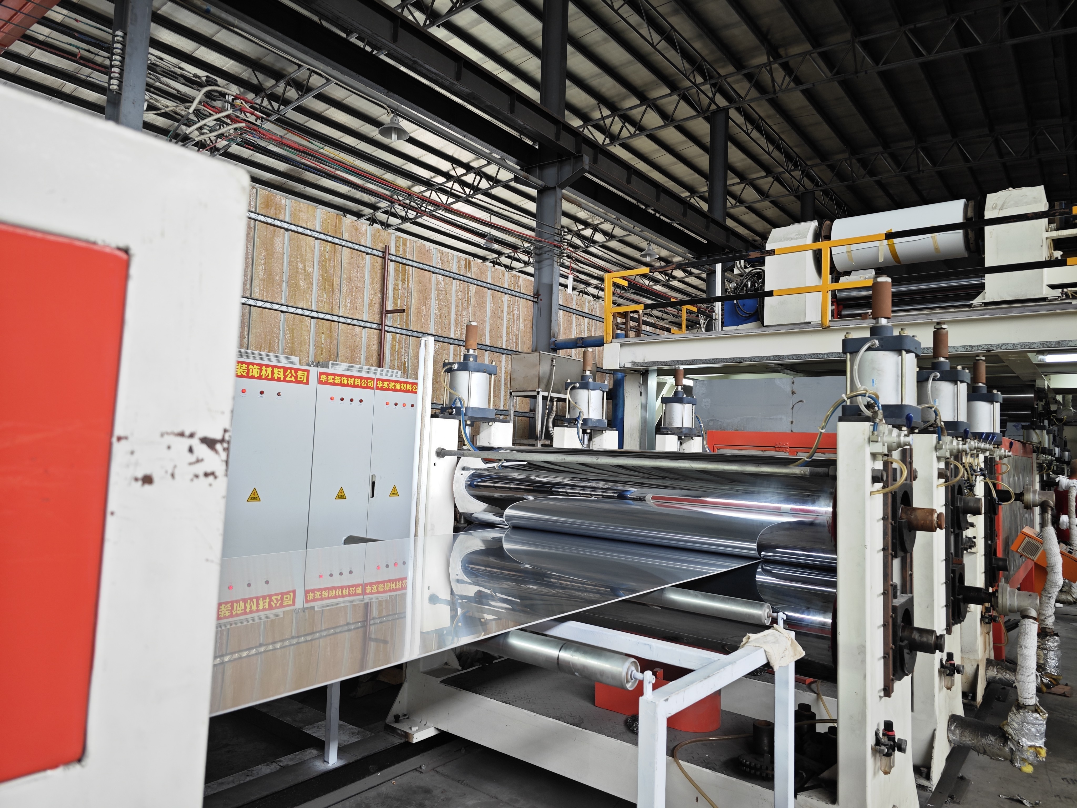 High Gloss Surface Color Wooden Aluminum Composite Plate 0.3mm Layer Thickness