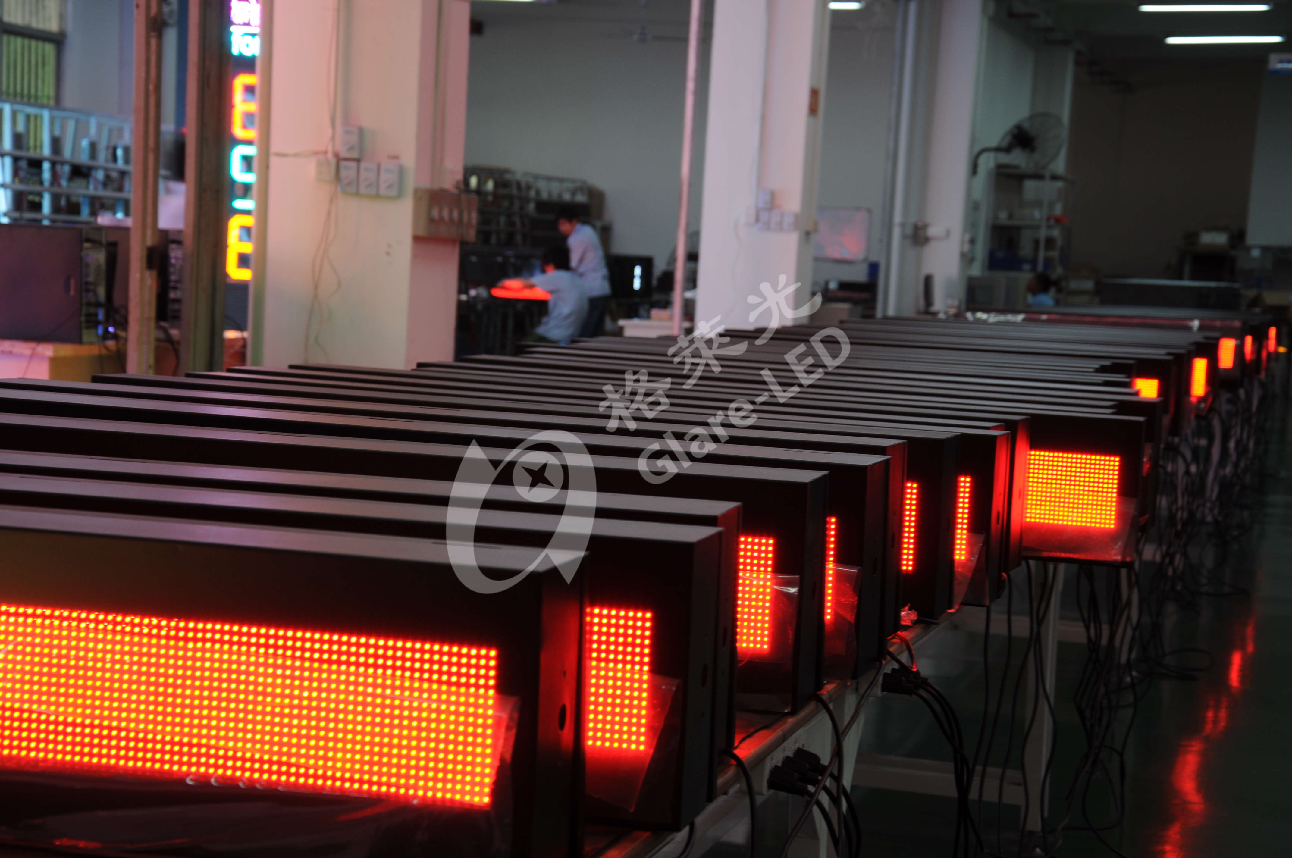 IP65 Waterproof Level 6mm Pixel Pitch LED Display Subway Station Message Signage