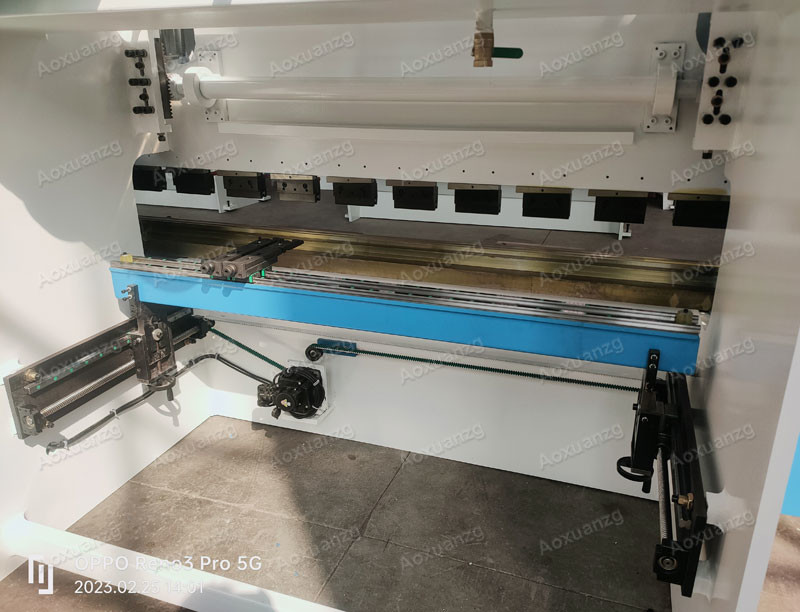630KN Customizable Protection Fence Hydraulic Press Machine Press Brake Bending Machine