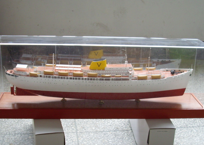 Ferry boat Ship Model With Glass Fiber Reinforced Plastics Hull Material