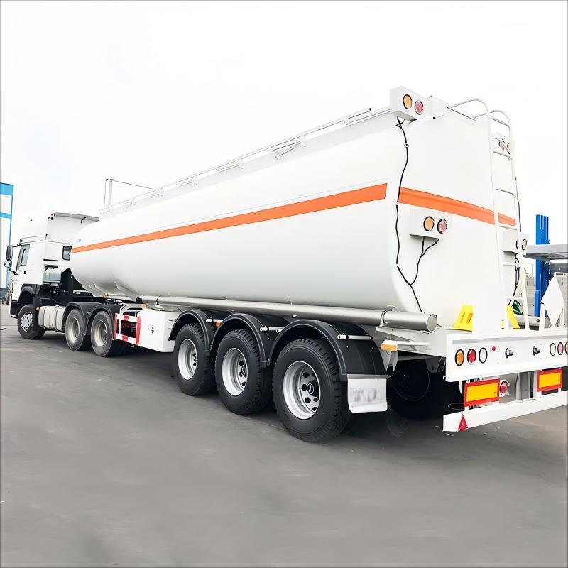 CIMC iron or stainless steel for LNG Gas Station with single or 2/4 optional compartment Liquefied Natural Gas Cryogenic Trucks