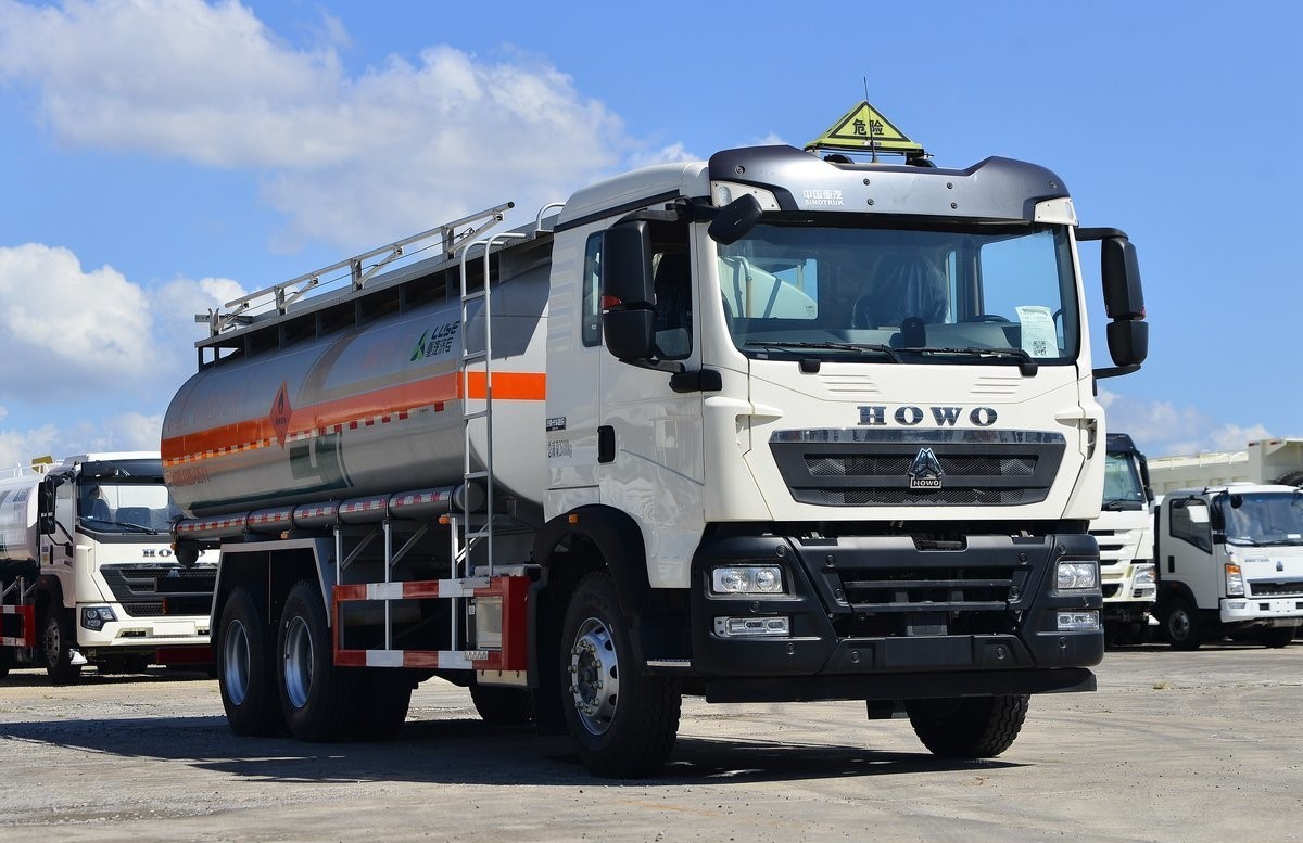 Secure and Durable Oil Tank Truck 30cube Tank capacity for Petroleum Product Transportation