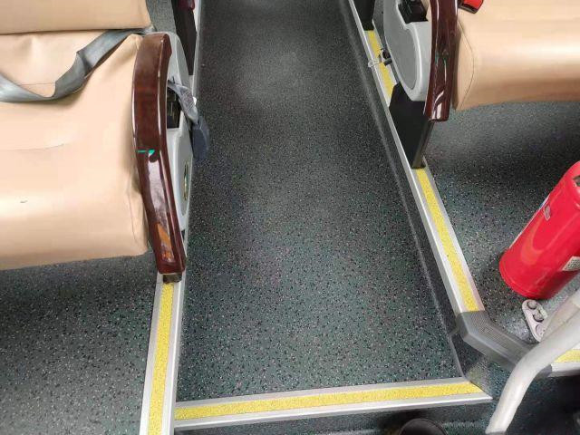 Used Golden Dragon Bus XML6113J 51 Seats Steel Chassis Used Tour Bus Yuchai Engine 197kw Euro V