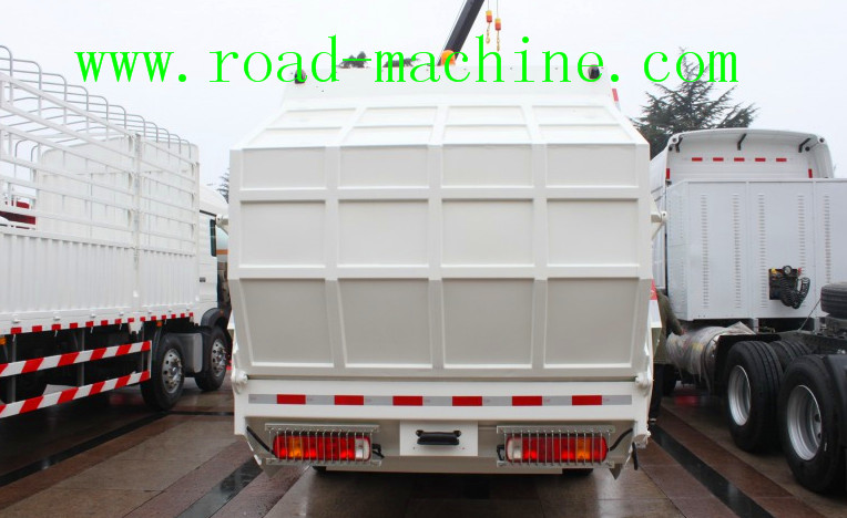 Sinotruck Howo 4 x 2 8L 8-12m3 Compacted Garbage truck Recycling Type