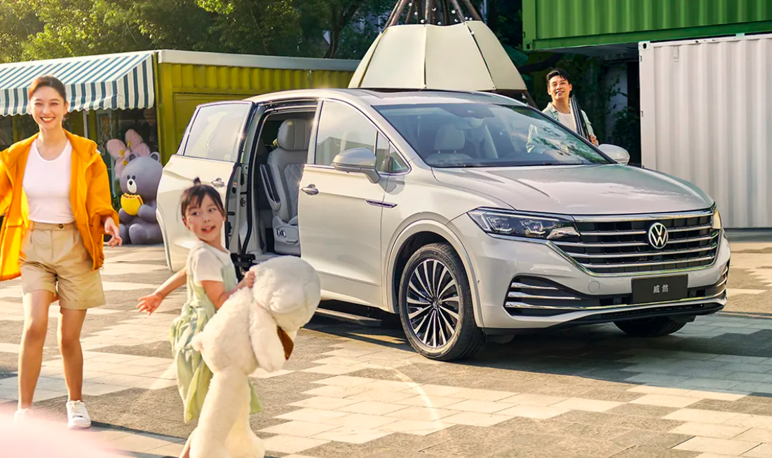 2024 VW Viloran 330 TSI Luxury Mid-Large MPV with Panoramic sunroof