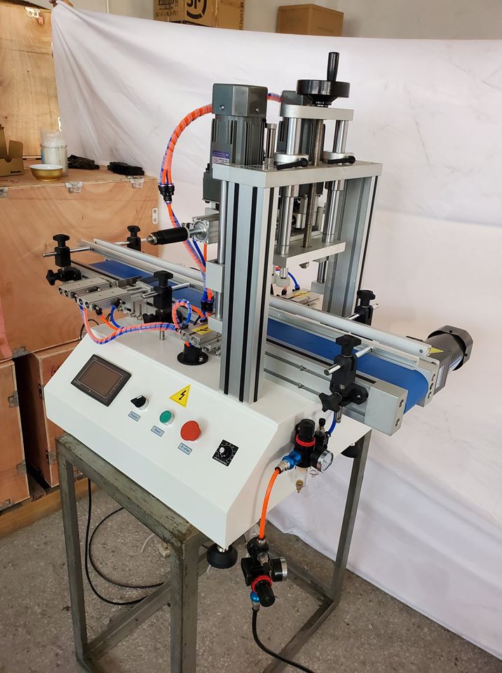 Pneumatic Tabletop Automatic Bottle Capping Machine For Plastic Bottle Jar