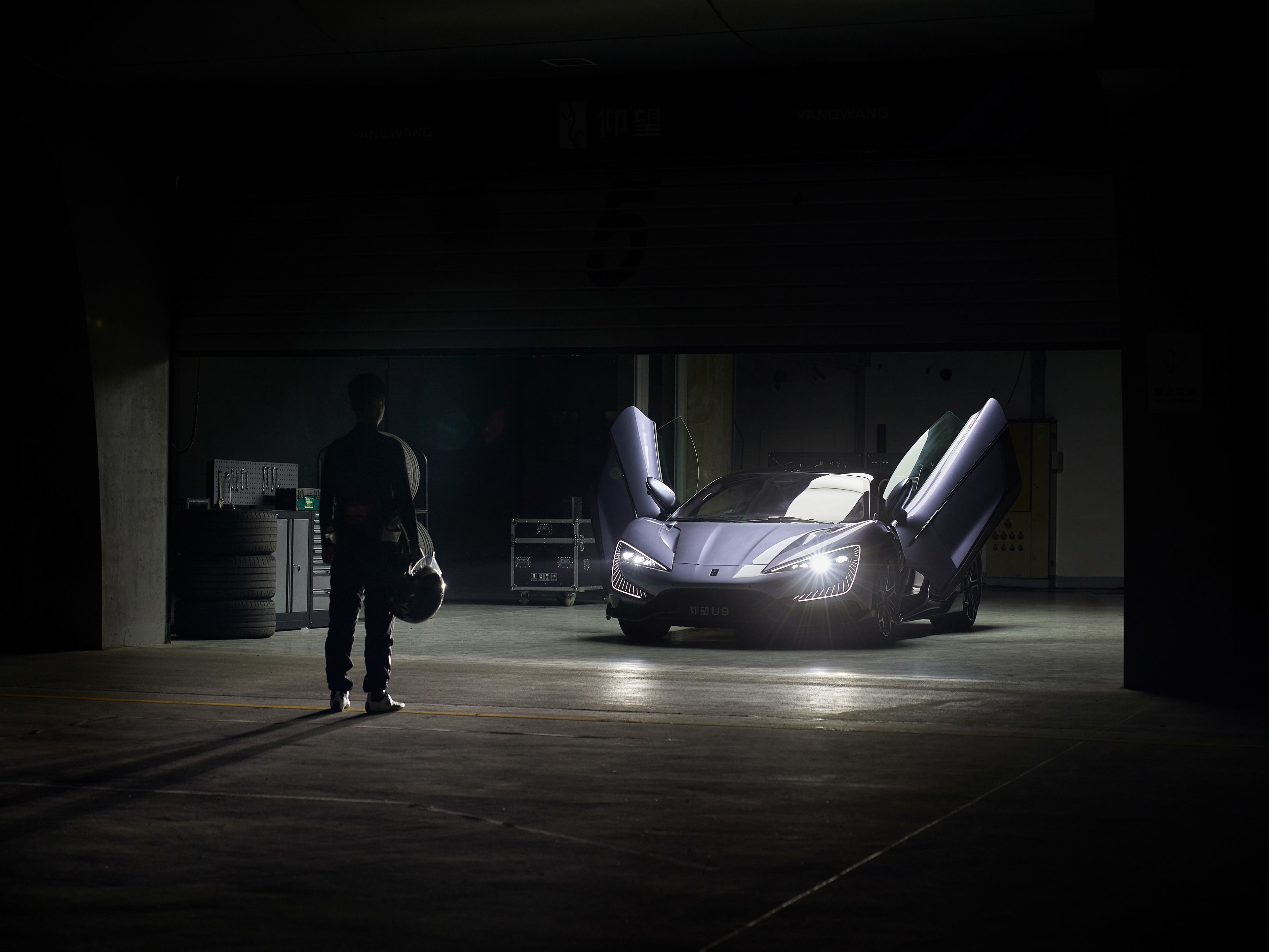 Byd Yangwang U9 2024 Standard Luxury Awd Four Motors Sports Car Pure Electric 1306 HP High Speed Sports New Car Price